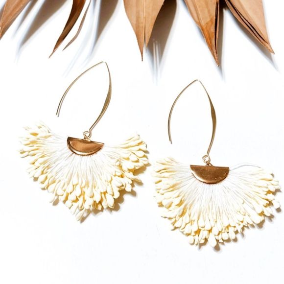 Free People Jewelry - Flower statement earrings #916